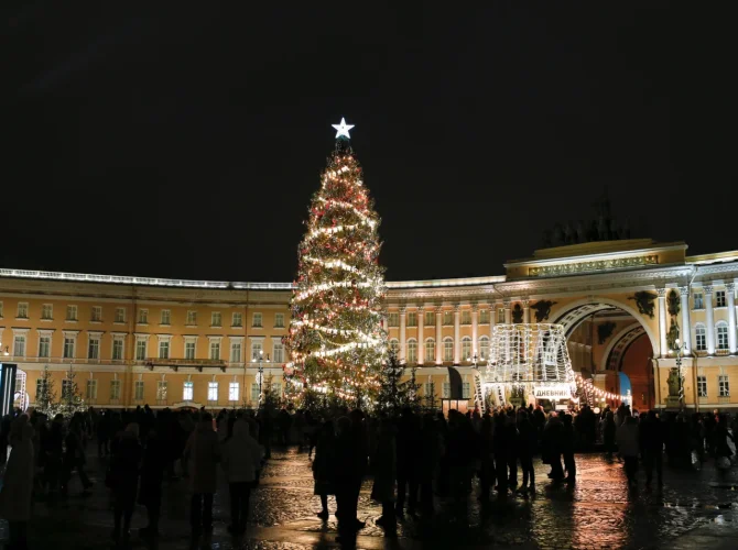 Новый год по-петербургски. Праздничная экскурсия с вином