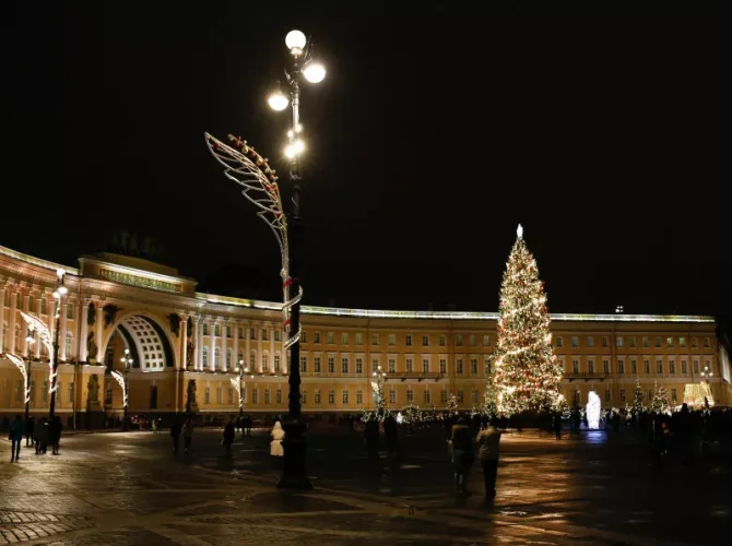 Новый год по-петербургски. Праздничная экскурсия с вином