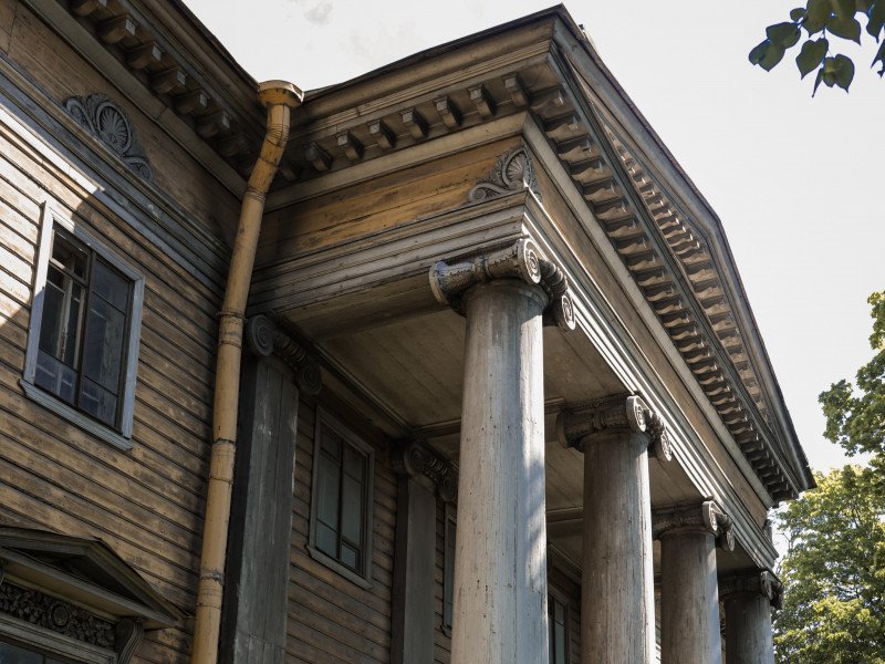 Деревянная архитектура Петербурга: от шведской рубки до купола Питерлэнда